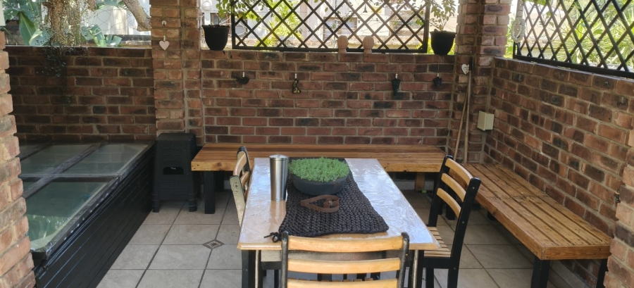 2 Bedroom Property for Sale in Geelhoutpark North West